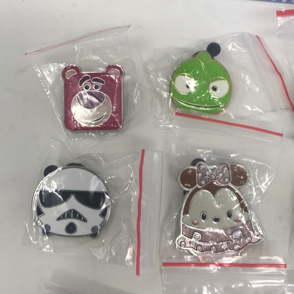 Disney Collectable Disney pins - Picture 3 of 8